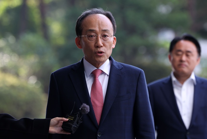 추경호 국민의힘 의원이 30일 서울 서초구 서울고등검찰청에 위치한 조은석 내란특검에서 진행되는 1차 피의자 소환조사에 출석하며 입장을 말하고 있다. (사진/뉴시스)