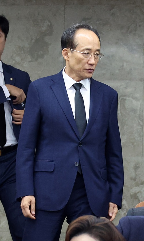 추경호 국민의힘 의원이 4일 오전 서울 여의도 국회에서 열린 의원총회에 출석하고 있다. (사진/뉴시스)