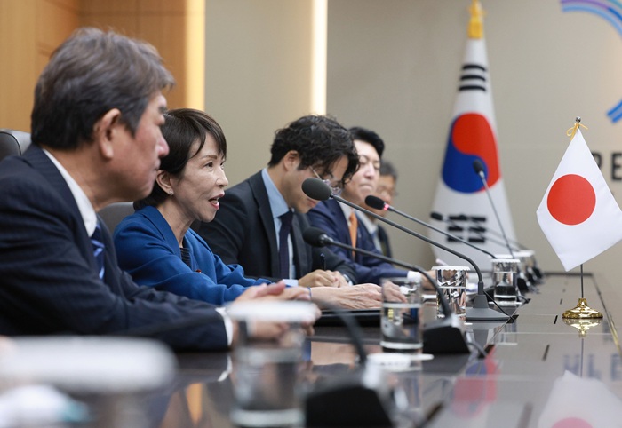 다카이치 사나에 일본 총리가 지난달 30일 경북 경주 APEC 정상회의장에서 열린 이재명 대통령과 한일 정상회담에서 발언하고 있다. (사진/뉴시스)