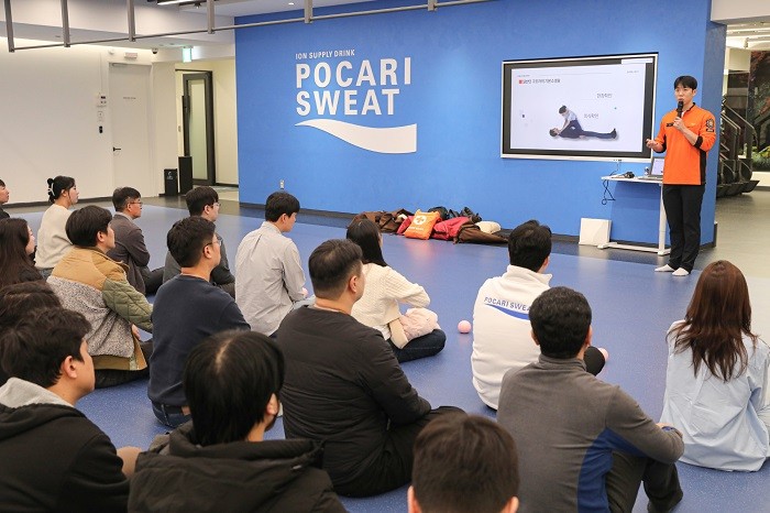 ▲동아쏘시오홀딩스는 지난 25일 서울 동대문구 본사 O동 WINGS(윙스)에서 동아쏘시오그룹 임직원 및 협력사 근로자를 대상으로 중대재해 대응 모의훈련을 실시했다.