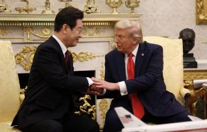 ​​이재명 대통령-트럼프, 경주서 만남...관세 협상 부분 타결 가능성